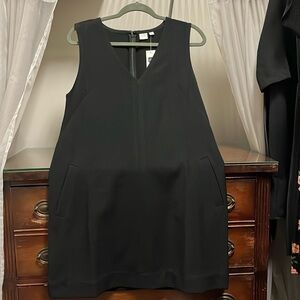 NWT Gap Women's Medium Black V Neck Dress With Pockets
